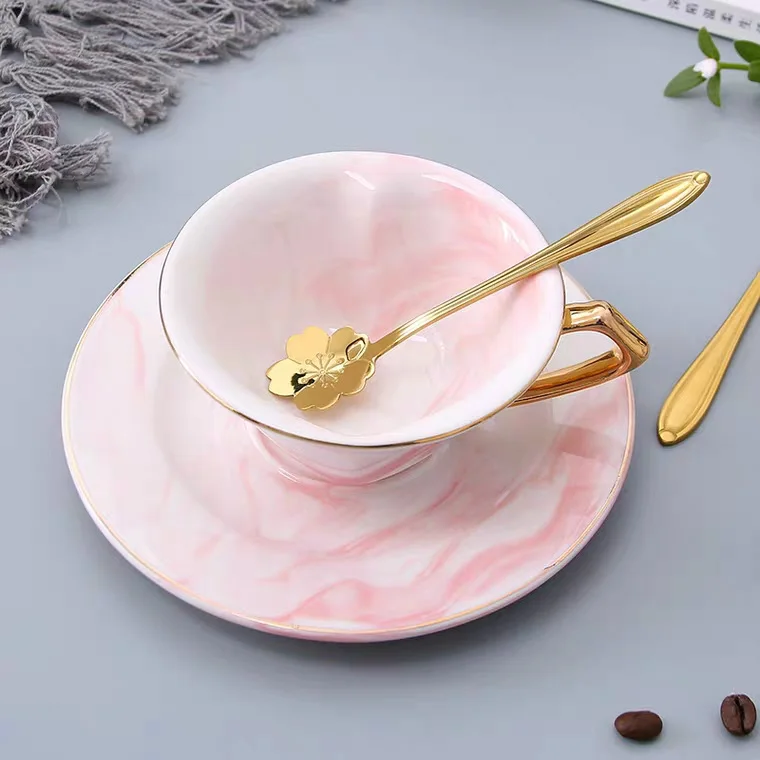 Ceramic Coffee Cup Set English Afternoon Tea Set Heart shaped Mug Tea Couple Cup and saucer Coffee Set Gift for lover - Цвет: Pink