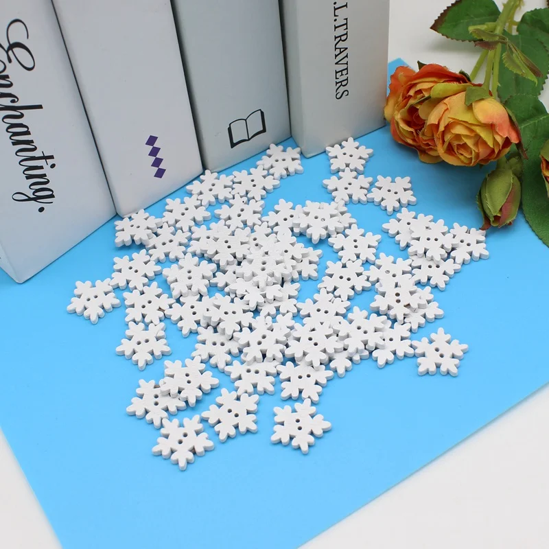 

100PCs Christmas Buttons 2 Holes White snowflakes buttons For Scrapbooking Handmade Accessories for crafts decorativos Xmas