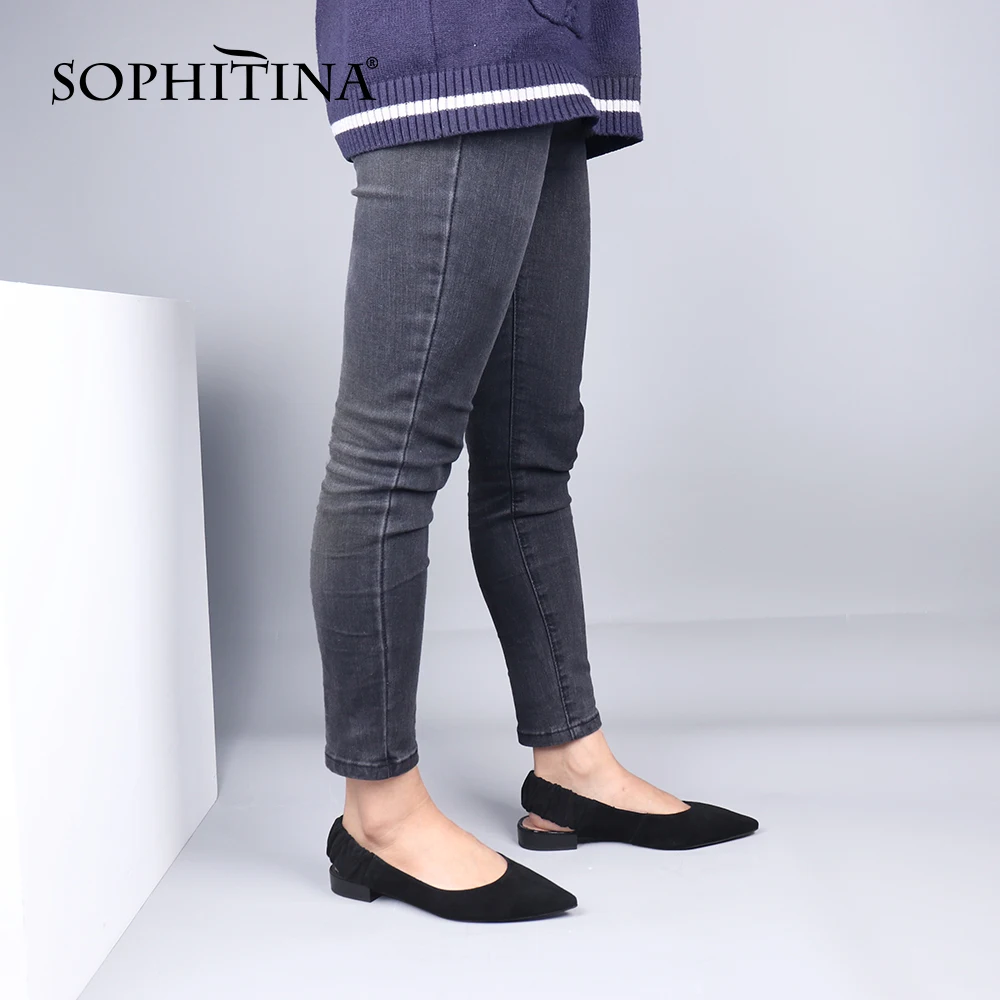 Женские туфли на плоской подошве SOPHITINA черные замшевые с острым носком и