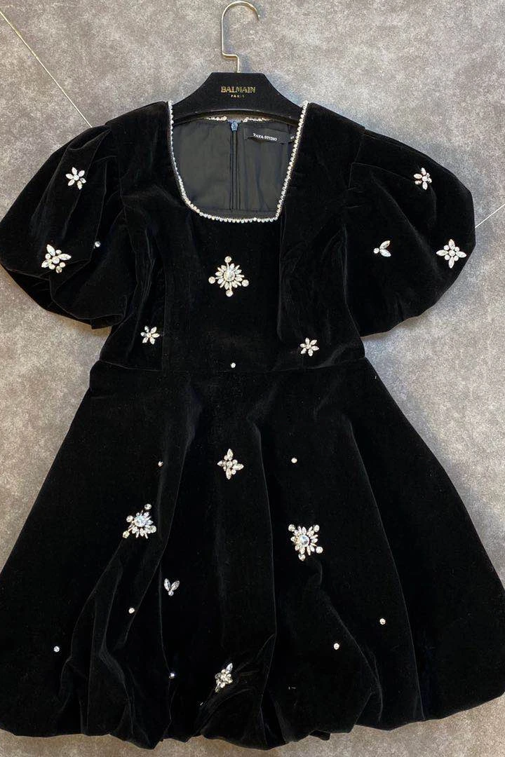 

2021 Autumn Summer Short Puff Sleeve Square Collar Beadings Diamonds Decoration High Waist Velvet Mini Dress Women MK540