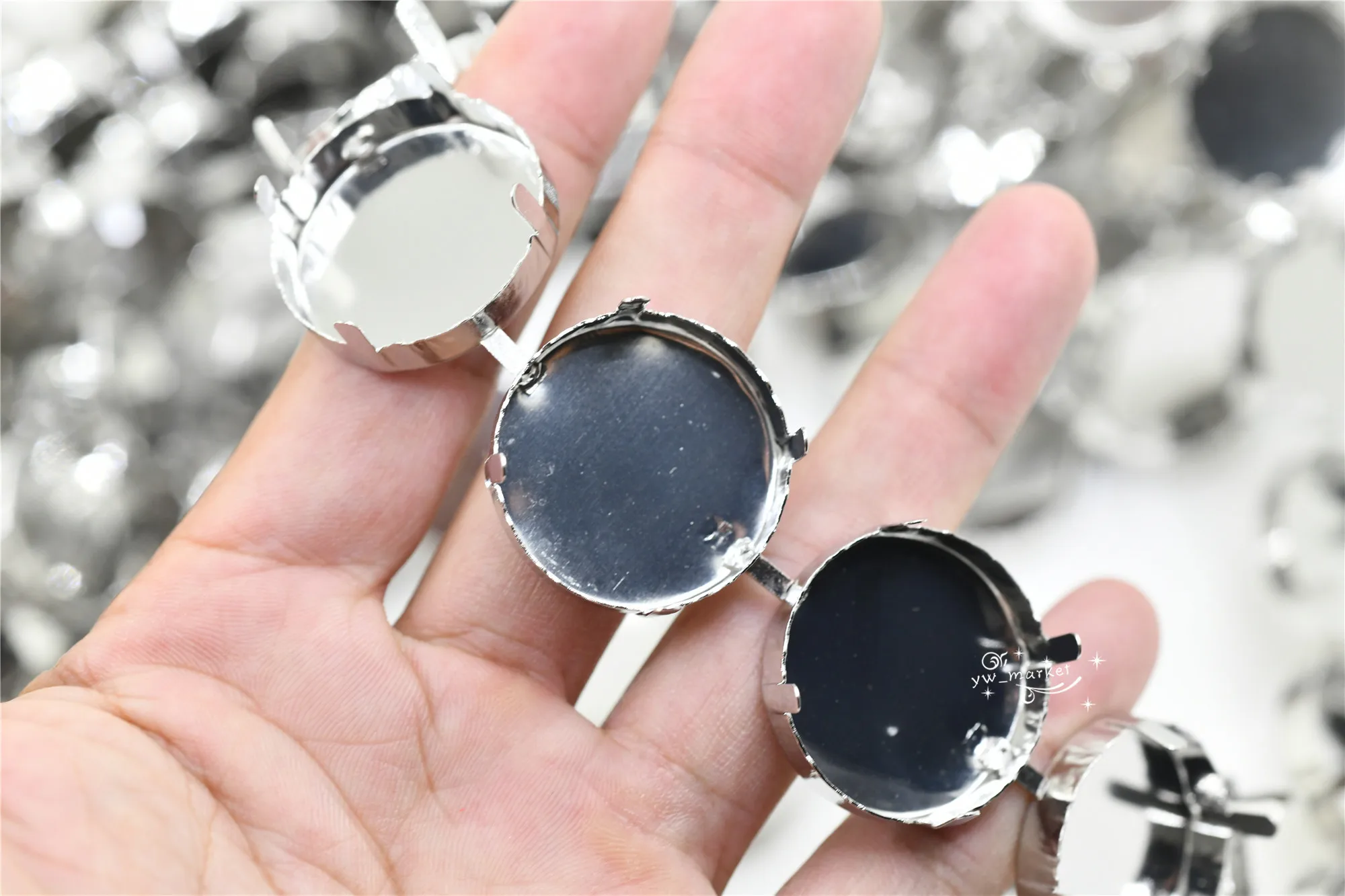 

Пустые стеклянные стразы, 27 мм, 1 ярд