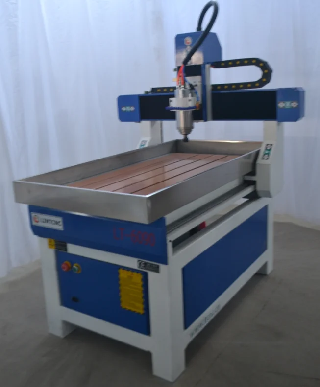 Маленький фрезерный станок с ЧПУ 6090 и вакуумным столом для МДФ алюминия