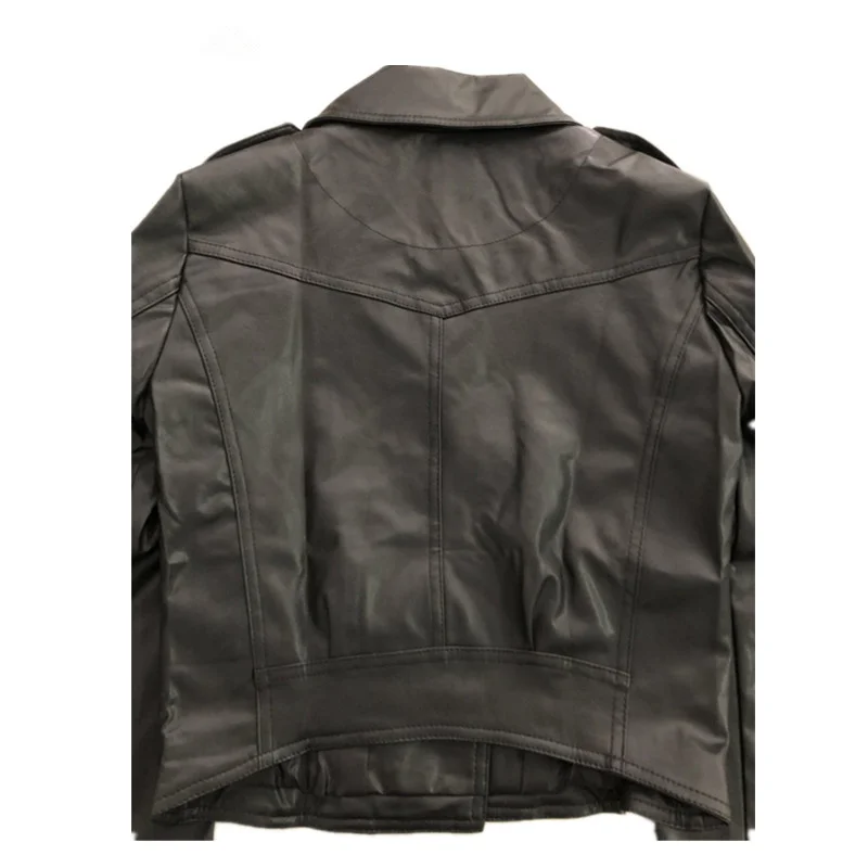 Женская куртка из искусственной кожи черная облегающая на молнии в готическом