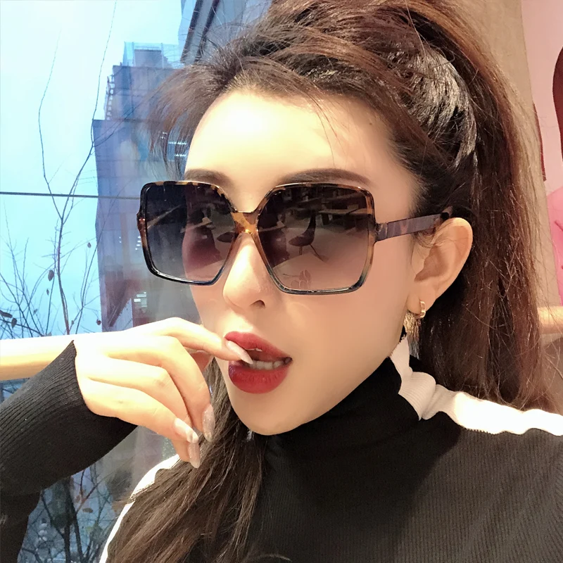 

Gradient Big Square Frame Luxury Sunglasses Fashion Women Trend Eyeglasses Elegant Vintage Sun Glasses Eyewear Oculos Feminino