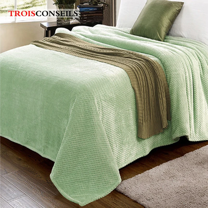 Плюшевое одеяло в клетку однотонное Зеленое для кровати дивана с самолетом