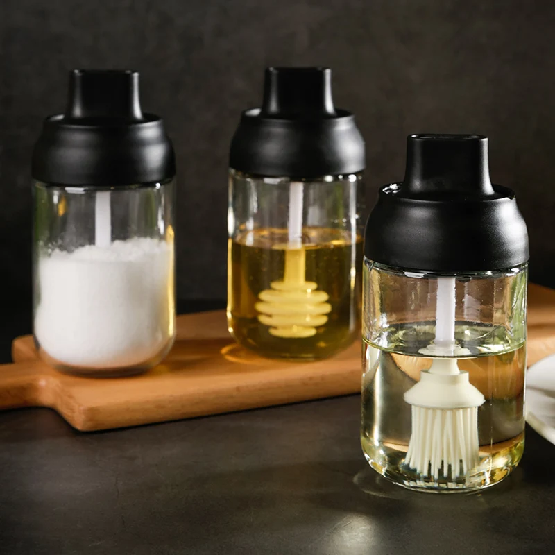 Стеклянная баночка для приправ дома создает искусственную прозрачную баночку