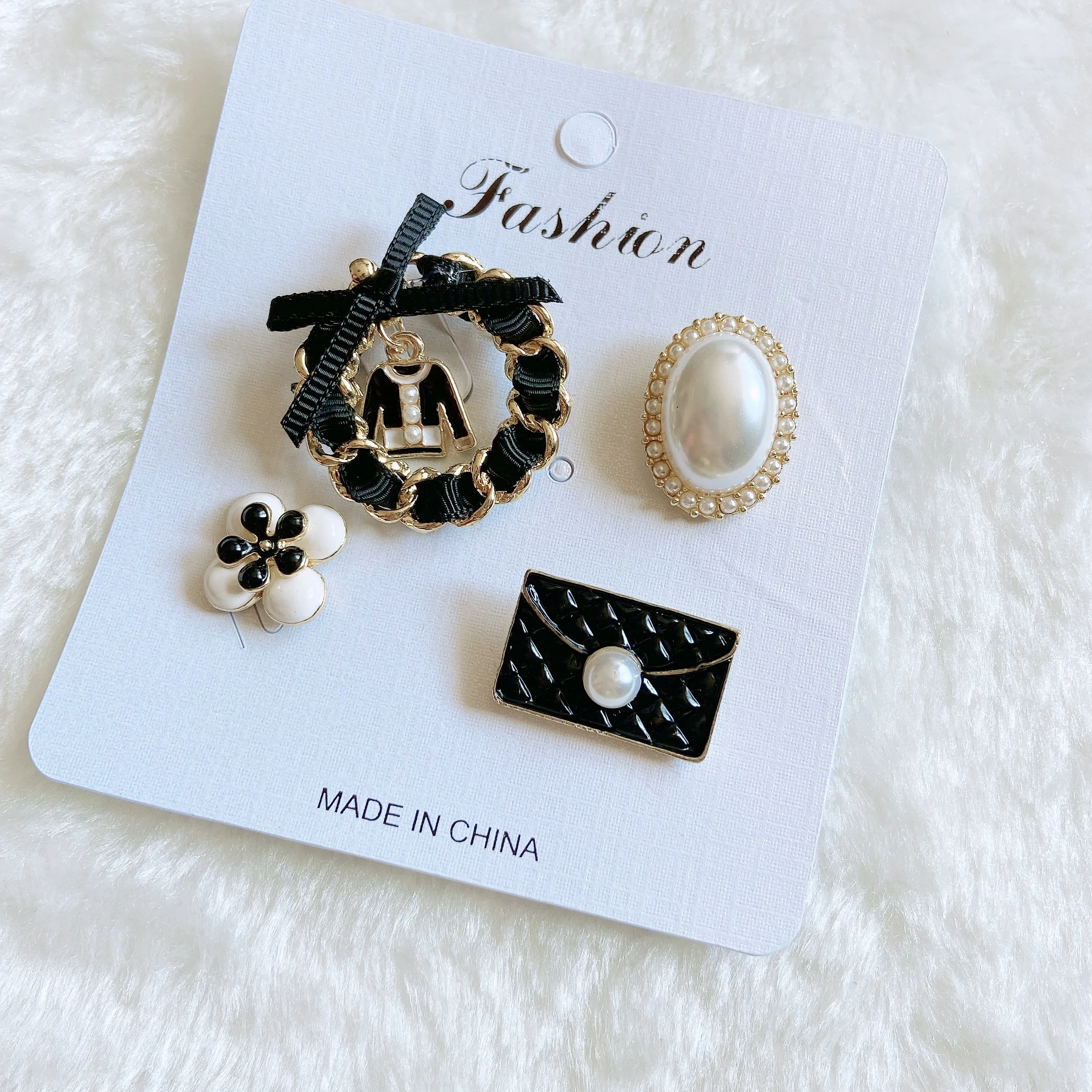 

Fashion Jewelry High Quality Vintage Gold Color Brooch Pins Crystals Rhinestone Imitation Pearl Flower Brooch Wedding Accessory