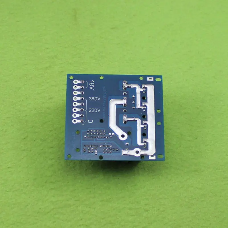 Обновленный постоянного/переменного тока преобразователь 12V постоянного до 220V