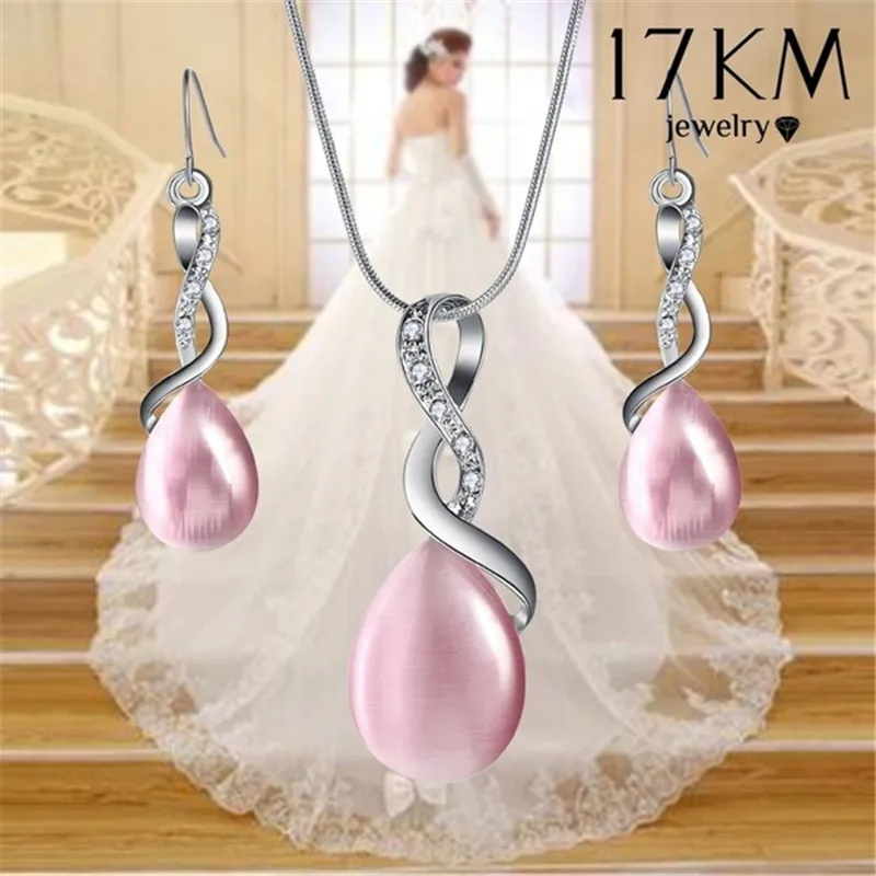 Комплект из колье и серёг с опалом