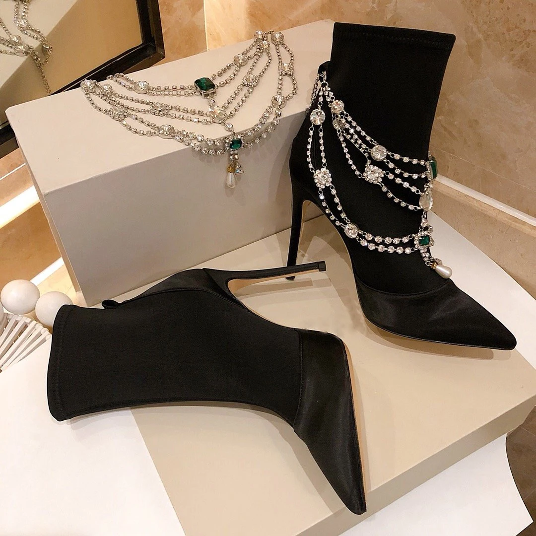 Scarpe donna/женские ботильоны; зимняя шелковая женская обувь на высоком каблуке 10,5 см с острым носком, украшенная кристаллами и цепочкой; зимняя обувь; Zapatos De Mujer