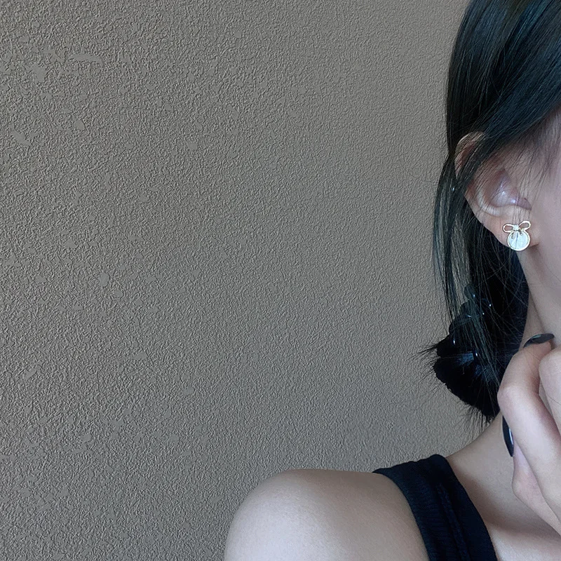 

New simple fashion small exquisite shell round bow female earrings