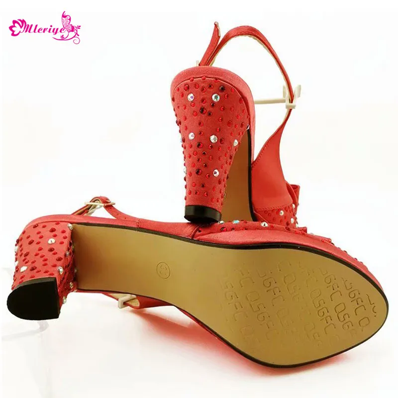 Новое поступление комплект из свадебных туфель и сумочки в африканском стиле