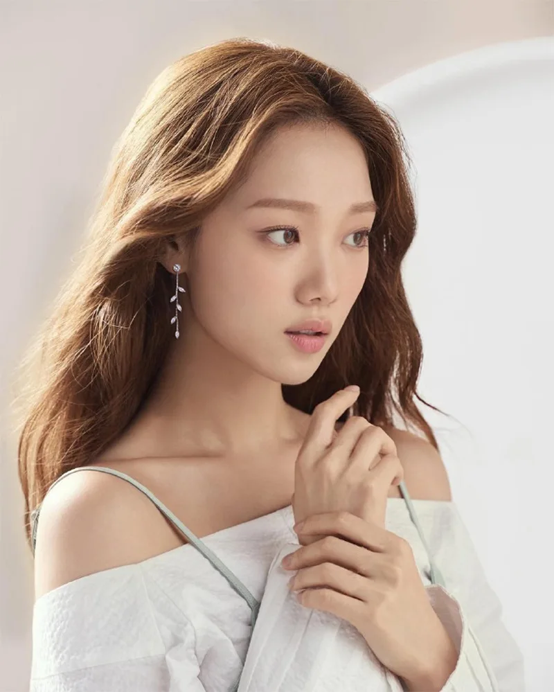 

Korean Style Wicker Long Sweet Zircon Leaf Metal Earrings Female Elegant Fashion Simple Tassel Earrings Temperament Jewelry