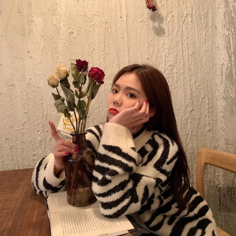 

oose Full Oversized O-neck Knitted Pullover Sweater for Women Fashion Korean Tops 2020 New Winter Warm Zebra Striped Cotton L
