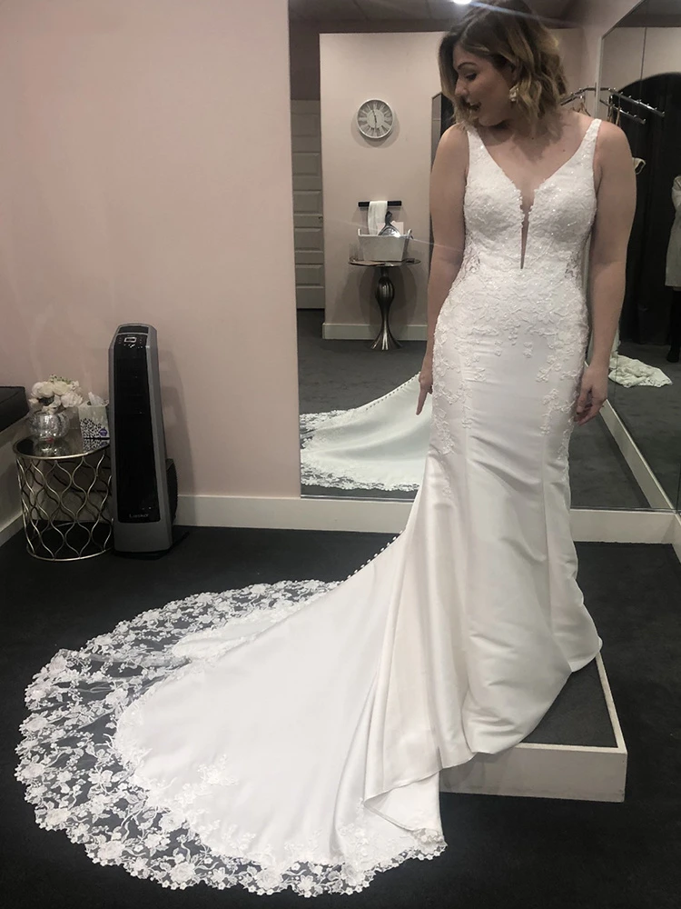 

2021 Sexy Mermaid Wedding Dresses Appliqued Lace Beaded Satin V Neck Backless Bridal Gown Vestido De Noiva Custom Made