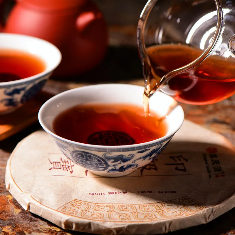 Китайский Юньнань Pu Er зрелый чай с напечатанным урожаем 100 г чистый материал