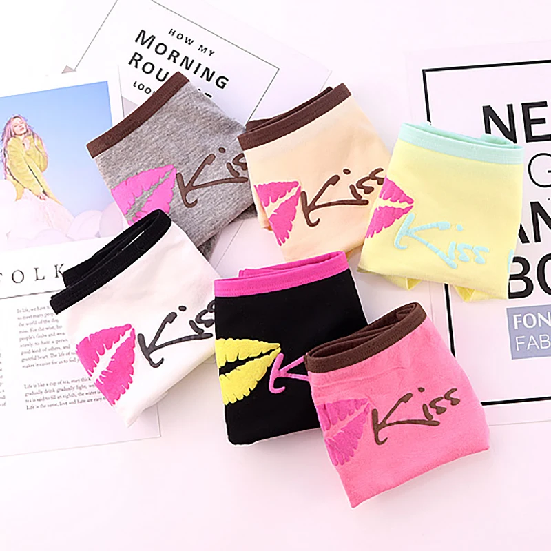 Трусы женские хлопковые Бесшовные со средней посадкой и надписью | Женская