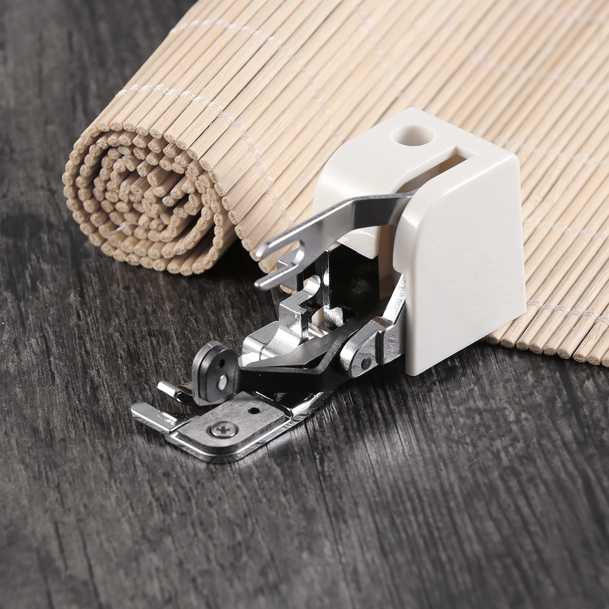 Бытовой швейной машины части Бокорезы оверлочная прижимная лапка жим ногами для