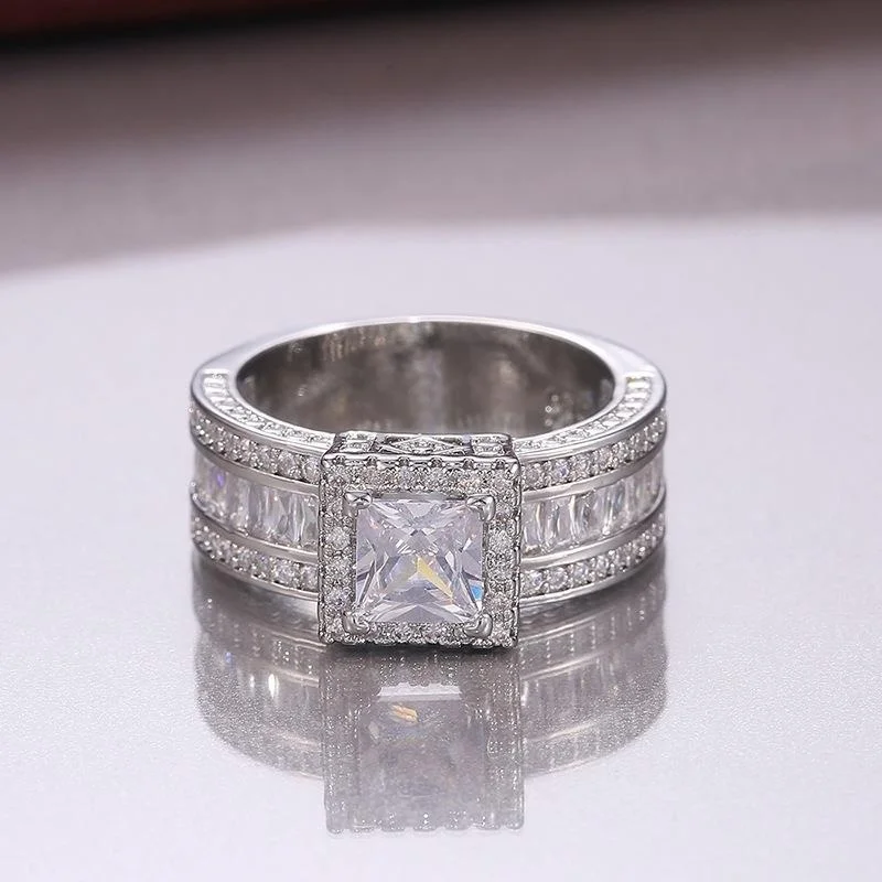 

Fashion Flash Diamond Square Full Diamond Ring Personality Party Banquet Ring Birthday Holiday Gift Stripe Rings Women