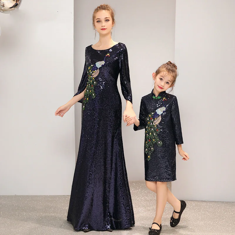 С блёстками ярко синего цвета в традиционном китайском стиле отцовства Cheongsam Qipao