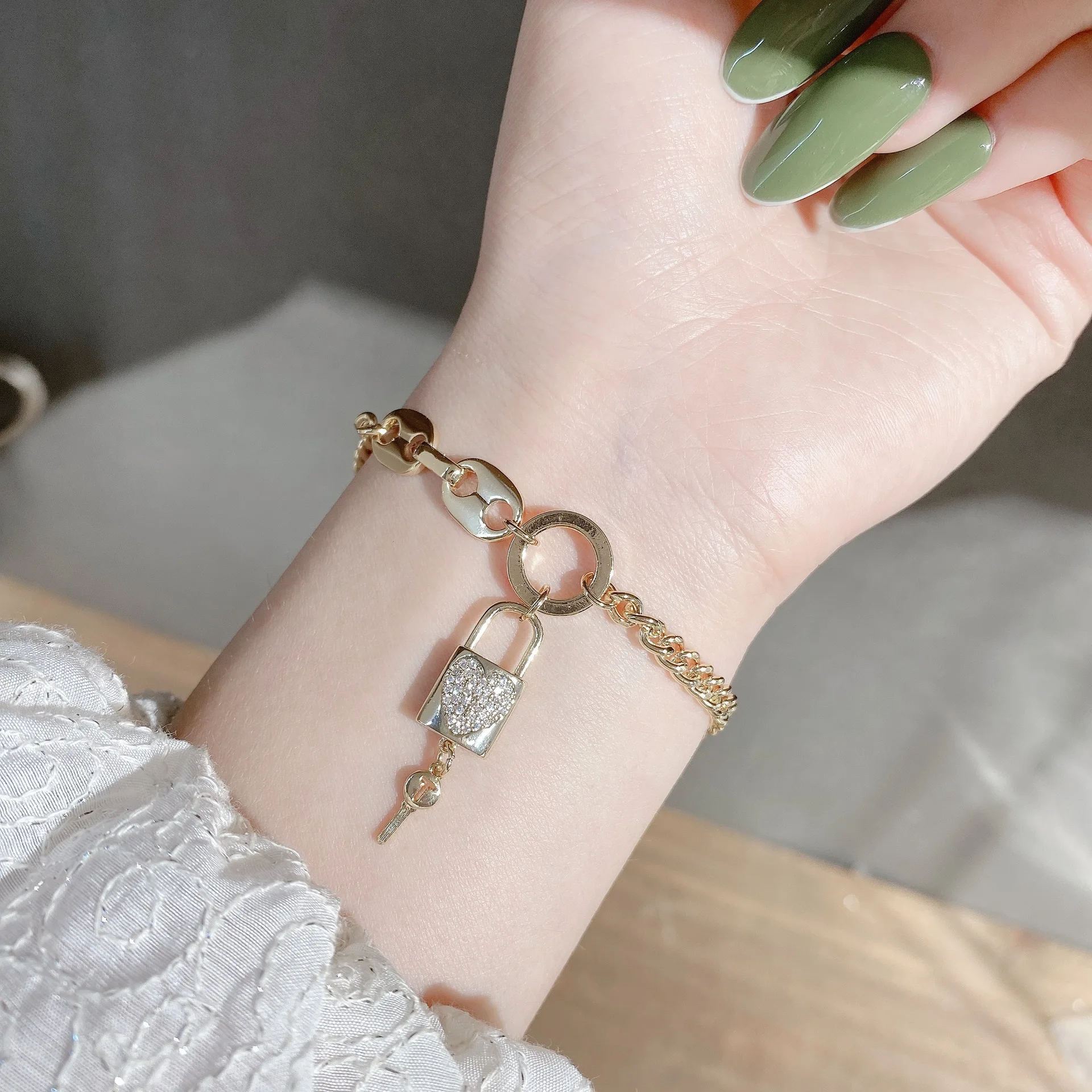 

Cross Border New Bracelet Exaggerated Bohemia Key Lock Pendant Fashion Pig Nose Stitching For Women