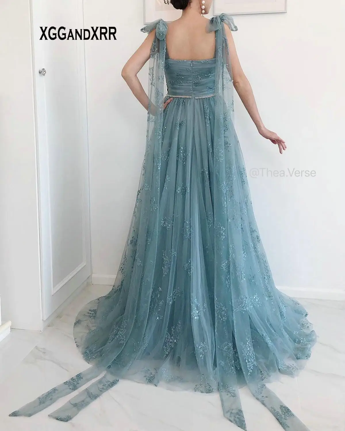

XGGandXRR Elegant Long Lace Evening Dress 2021 Sexy V Neck Formal Prom Dress Formal Gala Party Gown with High Slit Long Ribbons