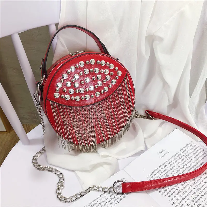 Модные сумки через плечо с заклепками женские круглые на брендовые