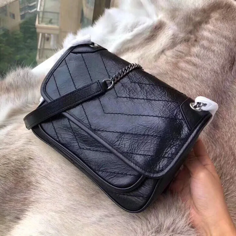 Женская сумка мессенджер из натуральной кожи с V образным вырезом|Сумки ручками| |