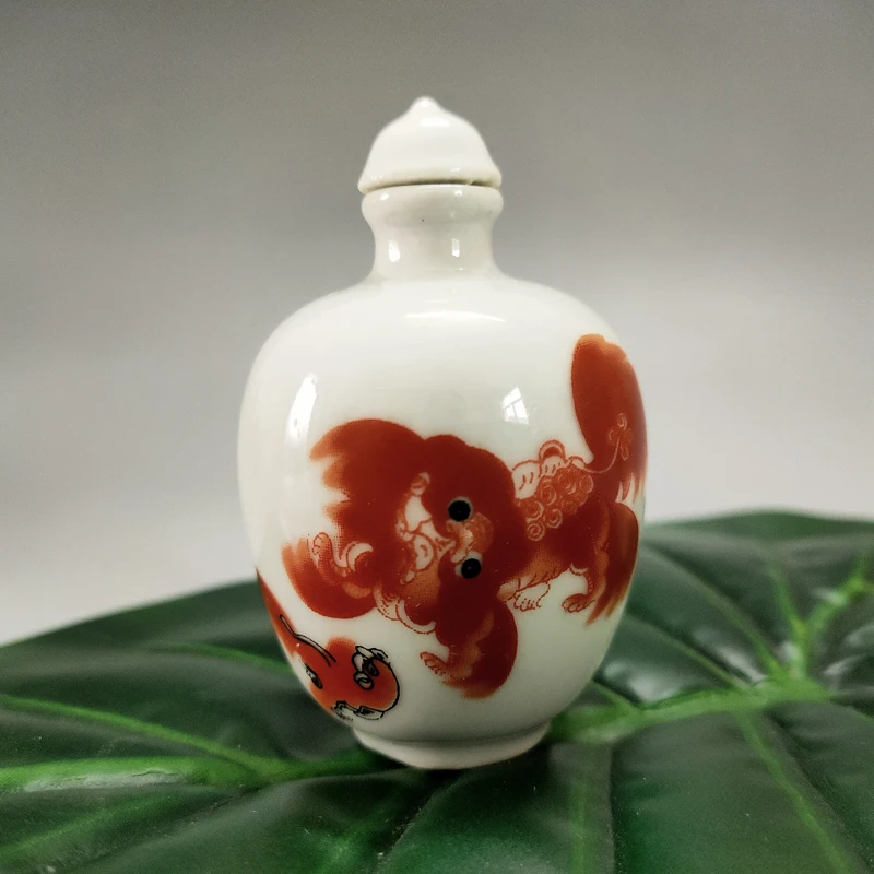 

Elaborate Interesting Chinese Old-style Collection Home Decoration Porcelain Auspicious Lions Snuff Bottle