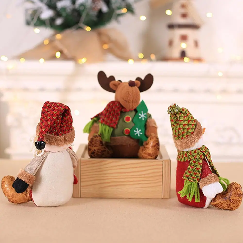 Рождественские плюшевые куклы для декорации окон, столов и витрин в магазинах - инновационные Санта-Клаусы и лоси в сидячем положении.