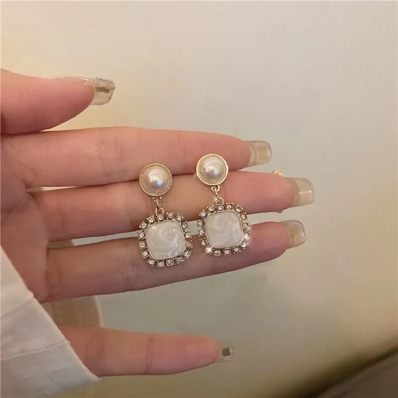 

2021 Luxury Rhinestone Crystal Square Geometric Drop Earrings For Women Dripping Oil Round Pearl Wedding Clip Earring Jewelry