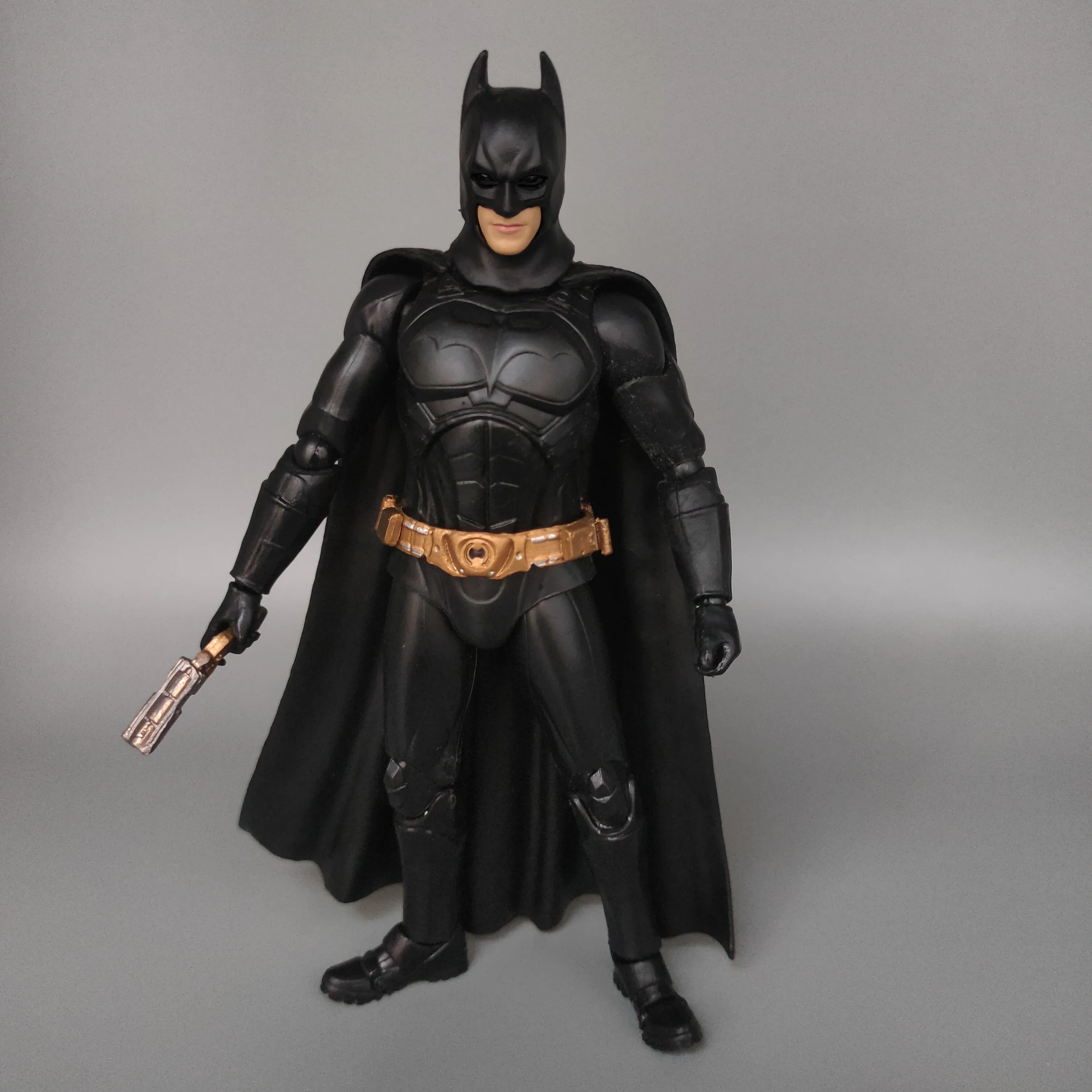 Фото DCC Movie Bat-Hero Begins Черный костюм Свободная фигурка №1