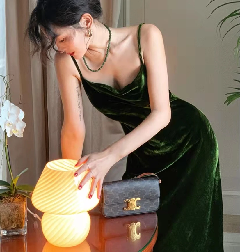

Sexy Women's Dress Elegant Straps V-neck Sleeveless Green Velvet Dress Women's Korean Retro Skirt 2022 Vintage Vestido De Mujer
