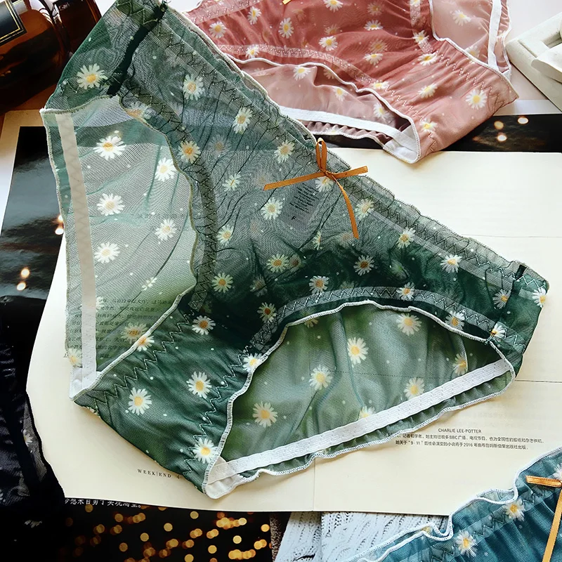 Шифоновые пикантные женские трусики с маленькой маргариткой из чистого хлопка