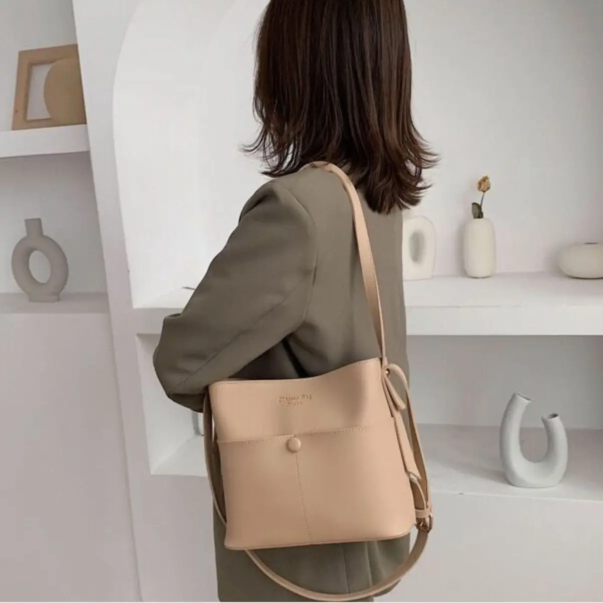 

2021 Summer Commuter Bucket Bag Korean Style Simple Design Large Capacity Soft PU One Shoulder Armpit Or Messenger Bag