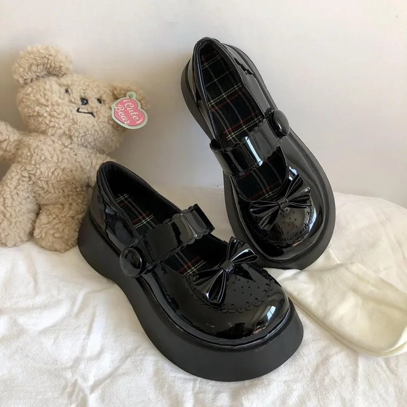 Женские лакированные туфли с бантом черные из лакированной кожи на платформе