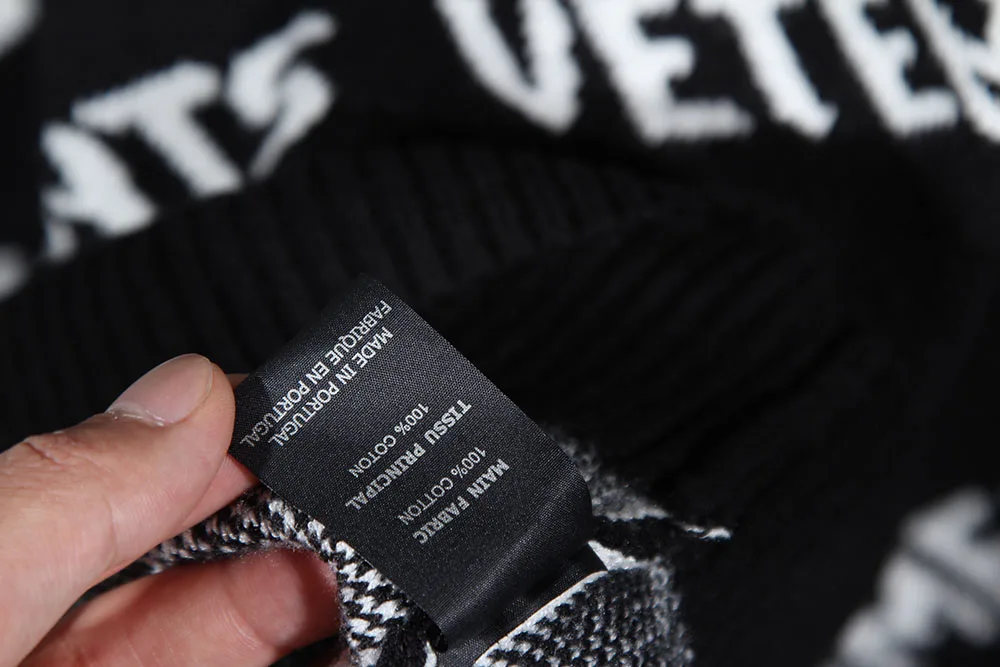 

2020 Winter New Vetements Full Logo Crewneck Sweater Men Women Oversized Thick Warm Knited Sweaters Men