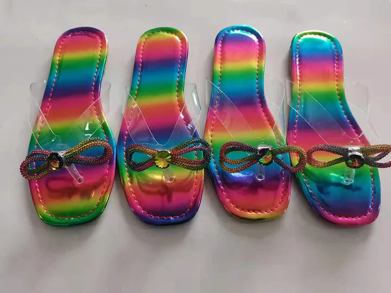 

Designer Jelly Slippers Womens 2021 Woman Rhinestone Flats Ladies Fashion Rainbow Sandals Female Casual Summer Shoes Big Size