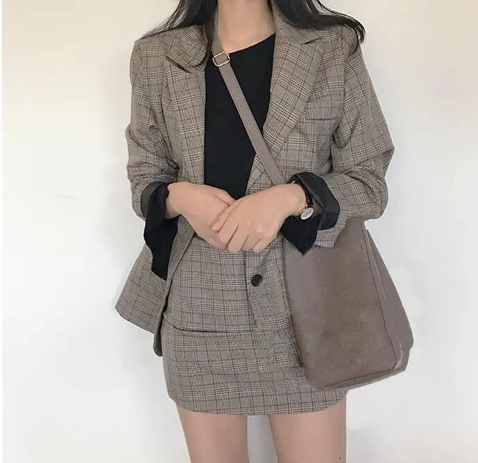 Женский офисный костюм-двойка элегантный однобортный пиджак в клетку и короткая