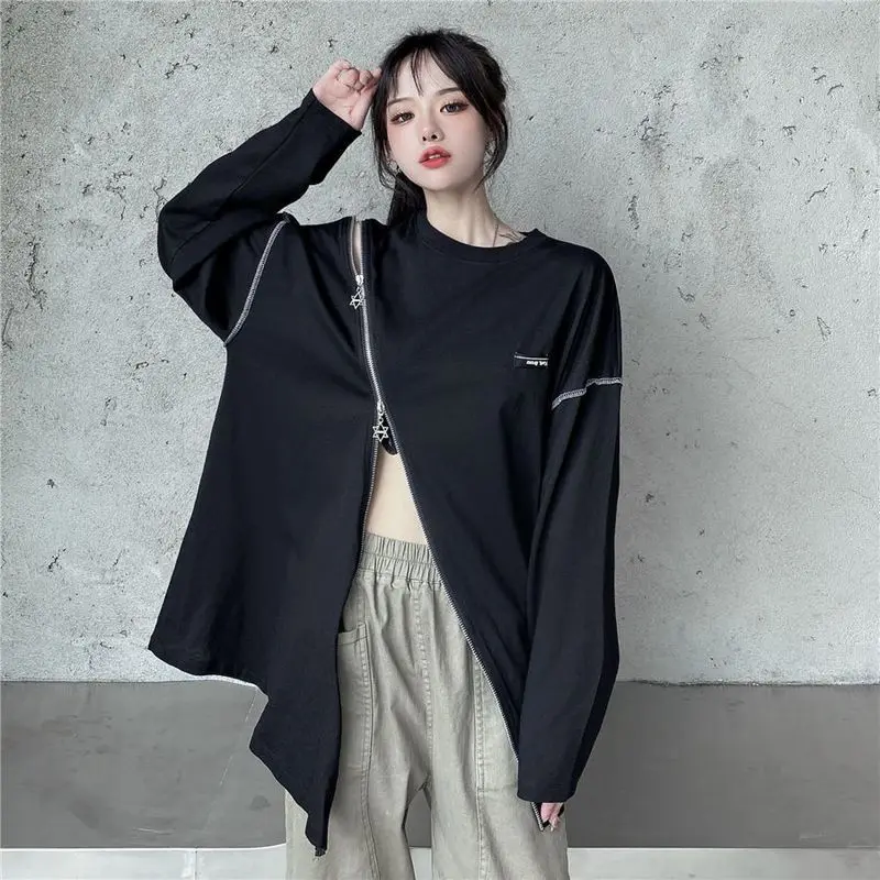 

2022 New Summer Versatile T-shirt Zipper Scheming Split Off-shoulder Top Korean Funko Pop Mid-length Shirt Women Punk Streetwear