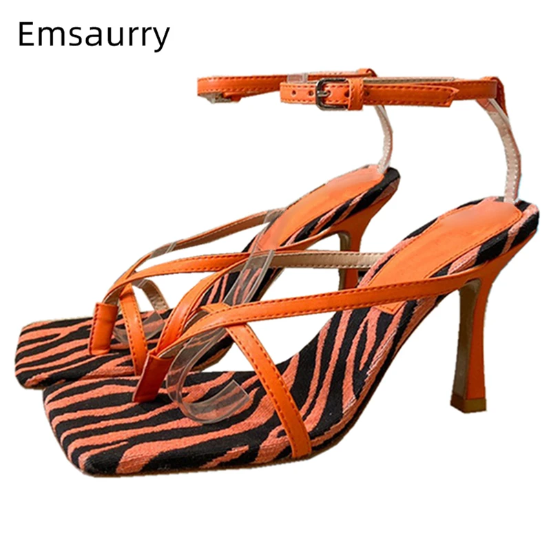 

Сандалии женские из натуральной кожи с узкими ремешками, пикантные босоножки на тонком высоком каблуке, с квадратным открытым носком, с зеб...