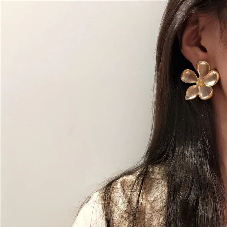 Женские сережки с цветком лепестком вечерние из металла 925 пробы подарочные