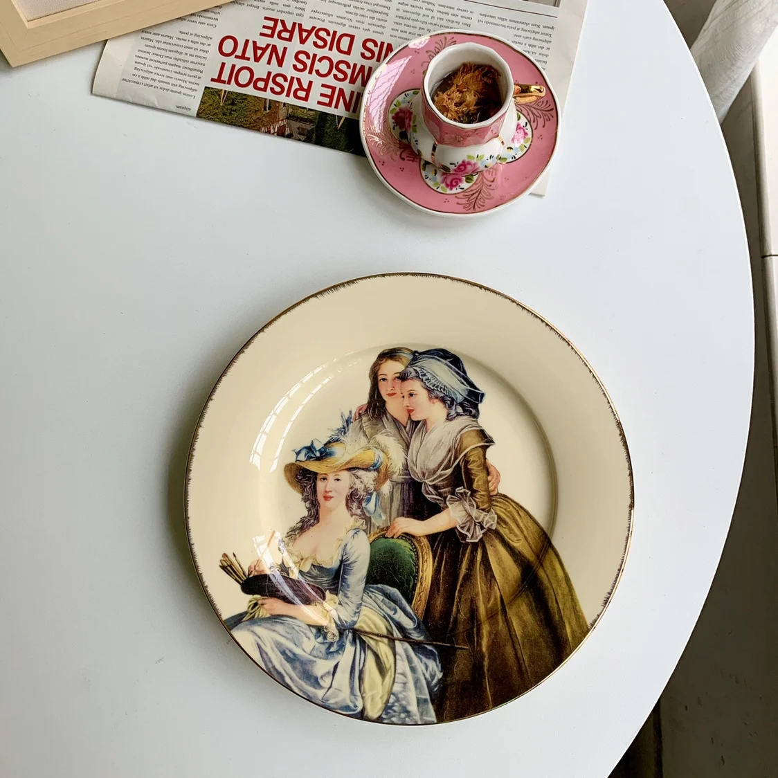 

British Design Ladies Figure Oil Painting Ceramic Plate Club Sample Room Decorative Plate Retro British Style