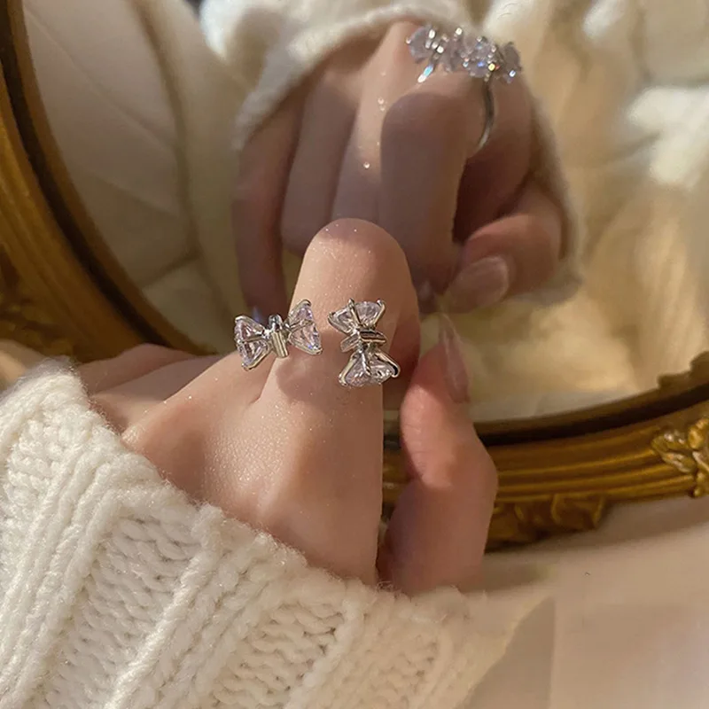 

2021 OL Style Fashion Design Rhinestone Bow Ring Simple AAA Zircon Opening Ring Jewelry for Women Shining Crystal Wedding Gift