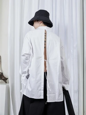 Новая Осенняя коллекция-это небольшая черная рубашка на пуговицах по