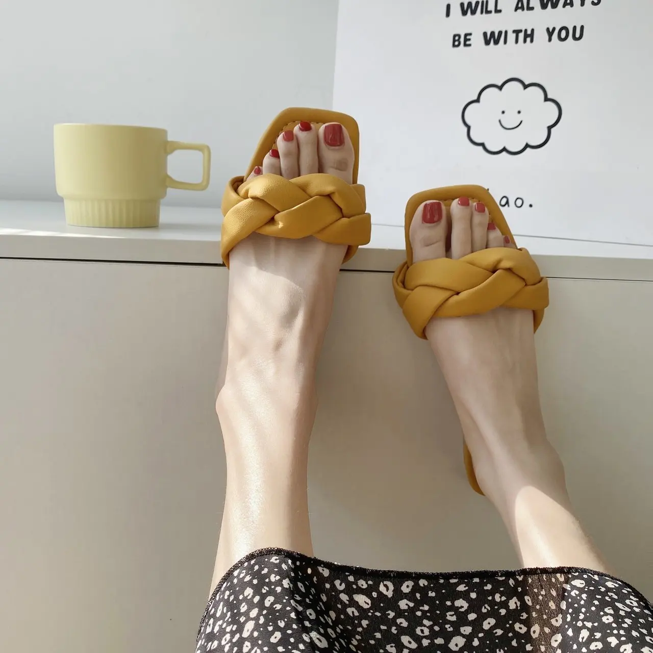 

2021 Ladies Summer Slippers Women Shoes Outdoor Weave Flat Fashion Slippers flip flops Slides Elegant Soft Casual Beach Sandals