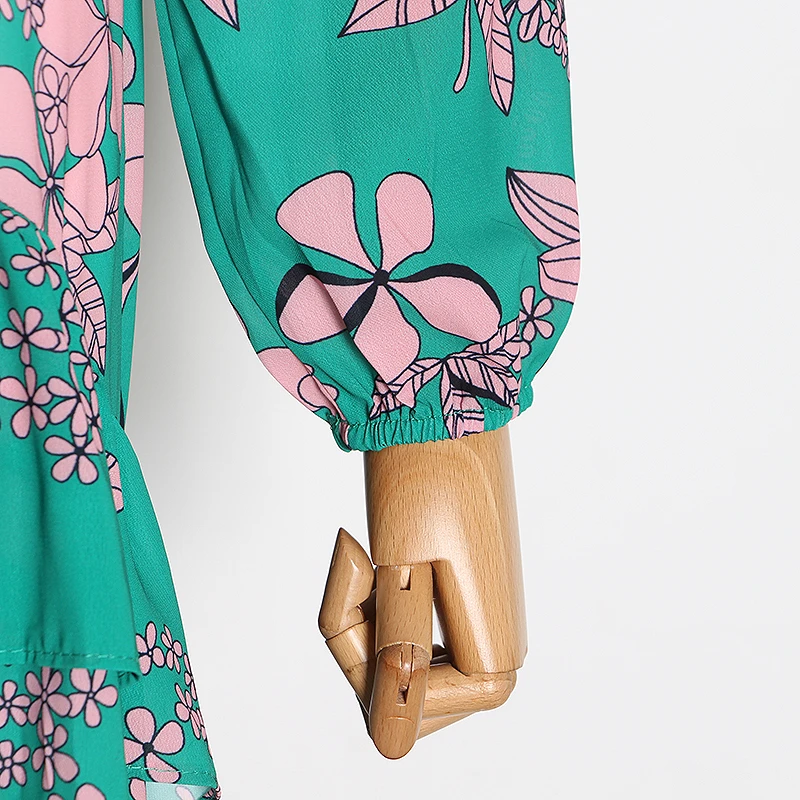 Женское летнее платье на одно плечо с оборками и асимметричным воротником