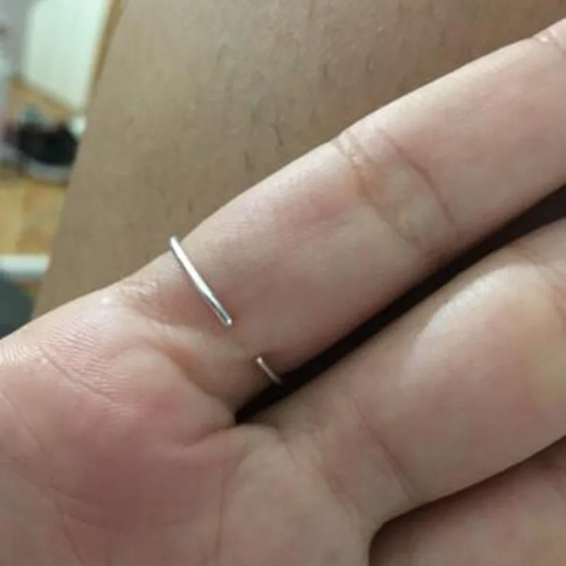 Кольцо женское из серебра 925 пробы с черной эмалью регулируемое в