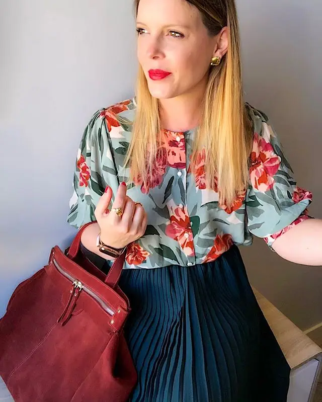 

2019 Round Neck Loose Floral Buttoned Shirt (Skirt Coming on 10th, July)