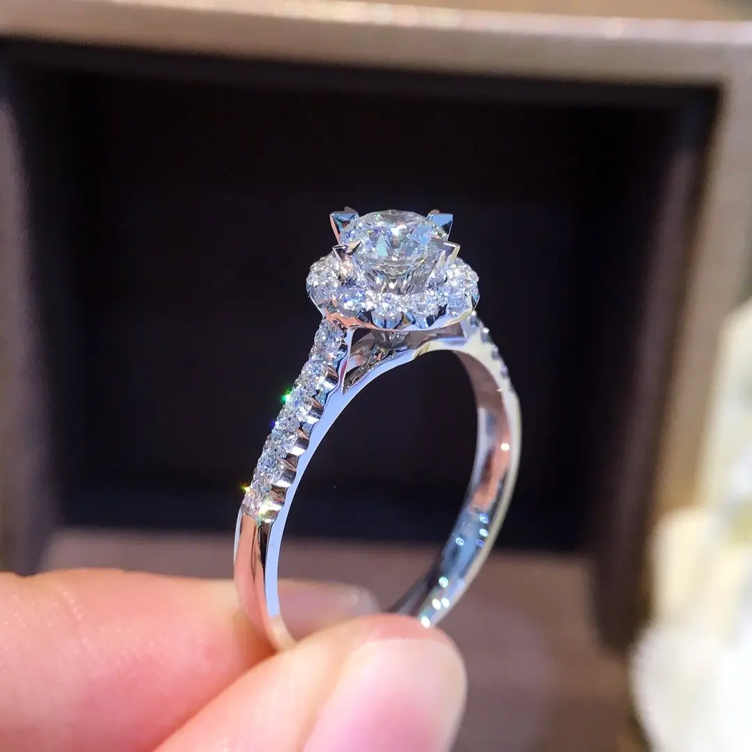 Кольцо из чистого золота 18 К с натуральным бриллиантом красивые драгоценные